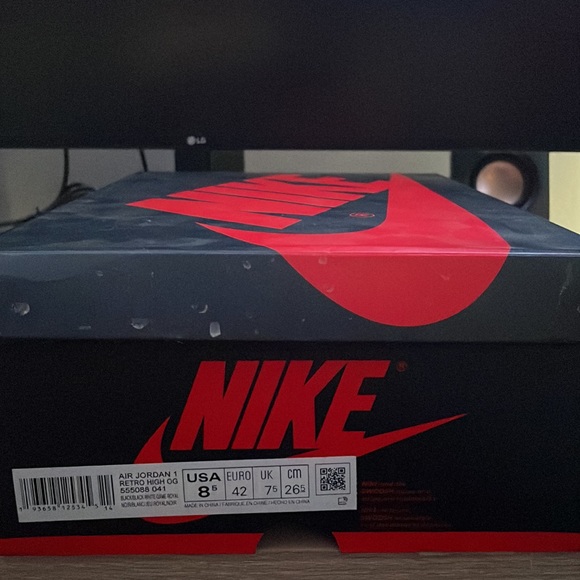 Jordan 1s Retro High OG (Royal Toe) - Picture 8 of 8